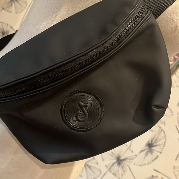 Black Sling Bag tictoc - Picture 2 of 2